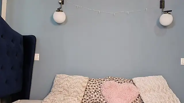 AnnaMaee online show from March 19, 7:02 am