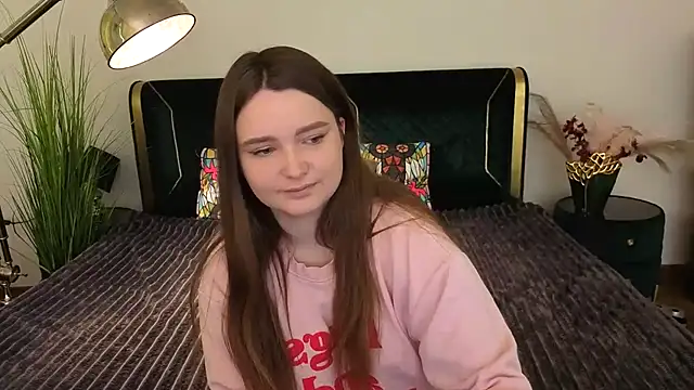 MagicPeachh  online show from May 4, 5:55 am