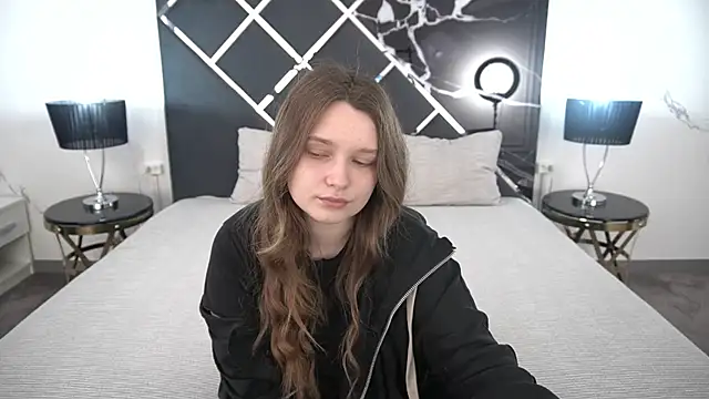 MagicPeachh  online show from July 29, 5:40 am