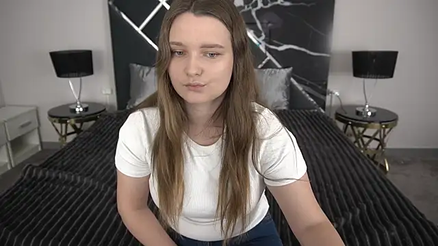 MagicPeachh  online show from July 7, 6:05 am