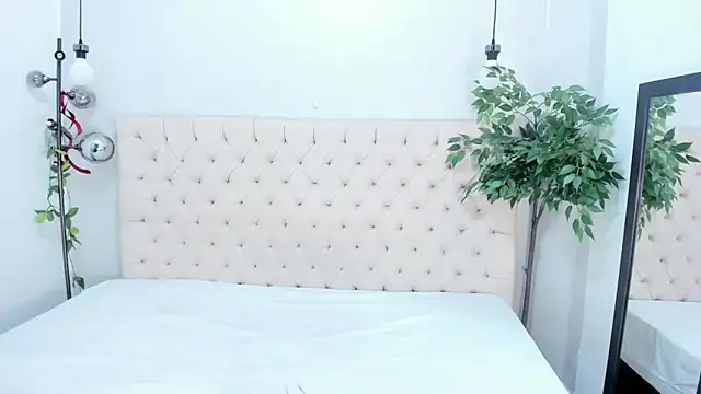 Victoria Coleman online show from June 11, 8:27 pm