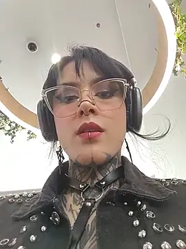 taaylor33 online show from June 18, 4:12 pm
