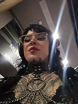 taaylor33 online show from May 15, 11:51 pm