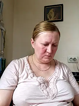 blondyaguar online show from April 3, 12:47 pm