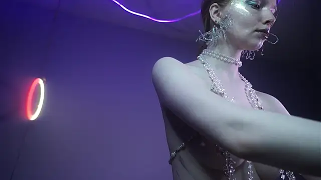 ginger hugs online show from October 19, 10:12 pm