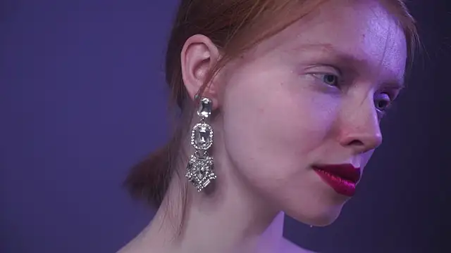 ginger hugs online show from September 28, 10:15 pm