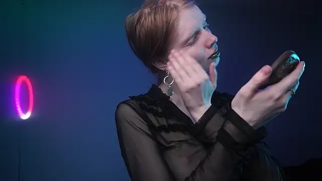 ginger hugs online show from October 9, 10:25 pm