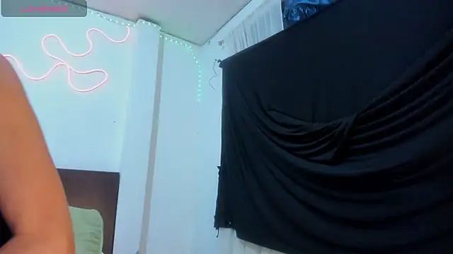 latinaStepmom online show from July 12, 1:28 am