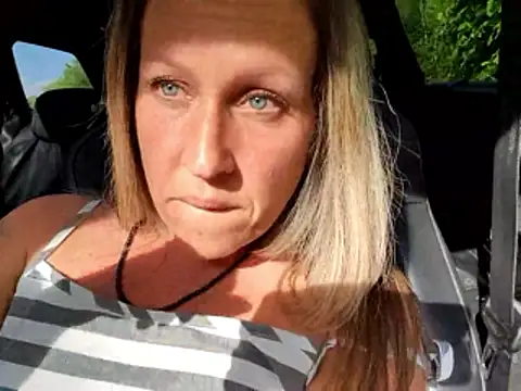 sweethotmilf888 online show from May 8, 3:26 pm