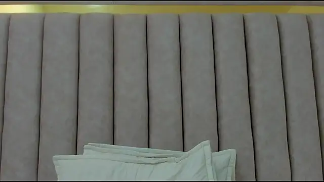 FreyaMoller online show from December 17, 2:32 pm