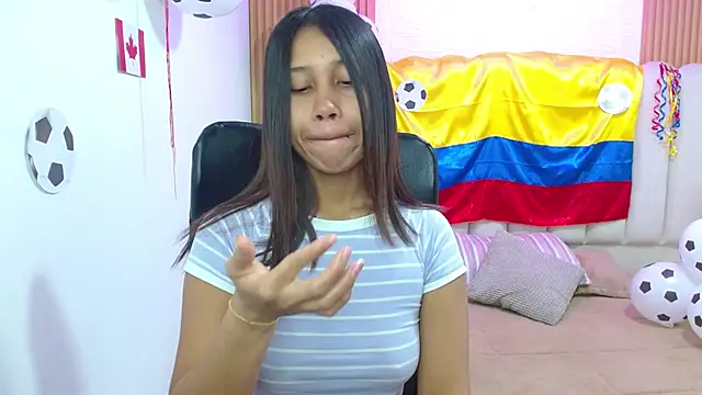 Celesteevanss  online show from June 16, 7:37 pm