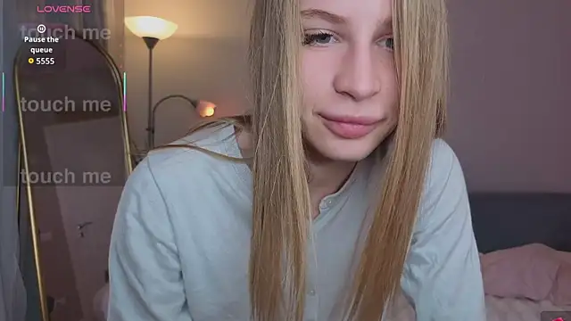 Elis Fox online show from May 4, 1:59 pm