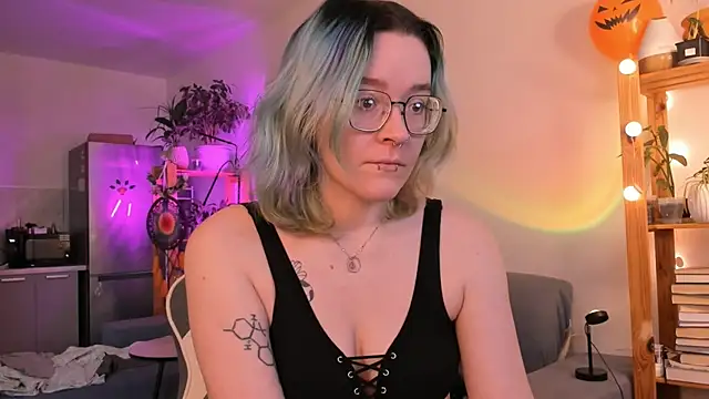 alisahug online show from October 22, 10:53 am