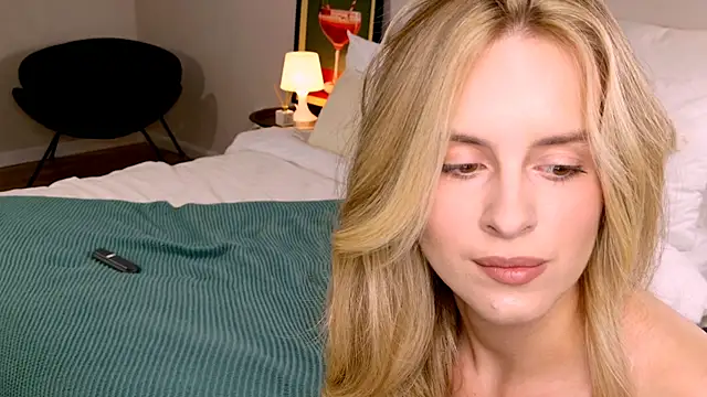 RozzitaBedberry online show from September 27, 2:13 pm