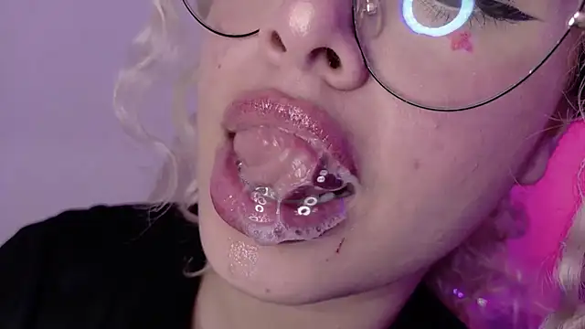 Haelycute online show from June 25, 5:12 am
