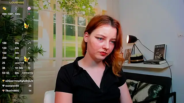 pretty little thing online show from November 10, 4:13 pm