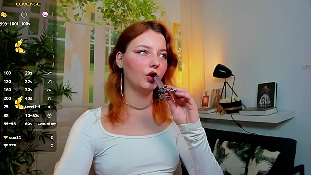 pretty little thing online show from October 23, 5:41 pm