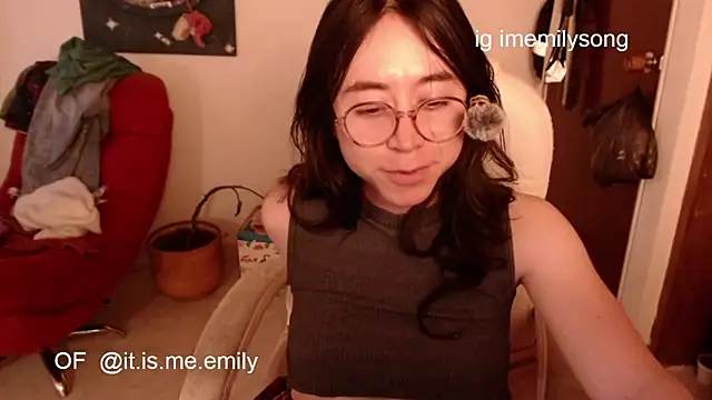 emily pearl  online show from March 15, 11:18 pm