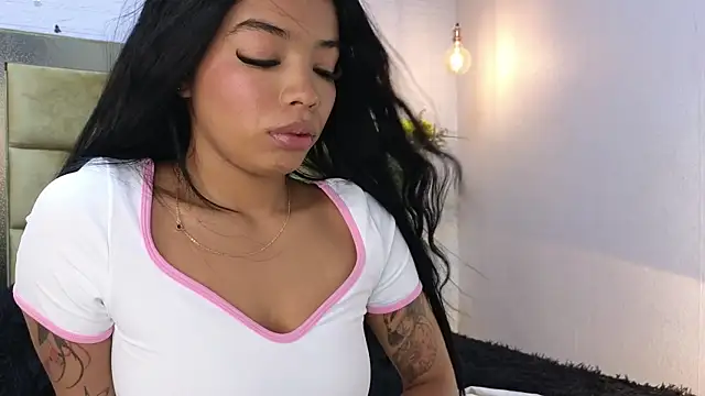 ximenawilliamss online show from August 3, 12:55 pm