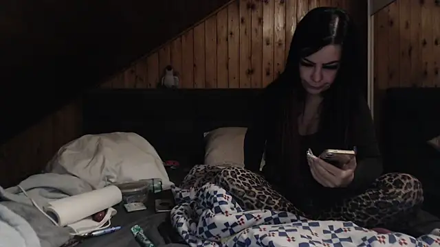 BoeseMoni1998 online show from September 27, 5:20 pm