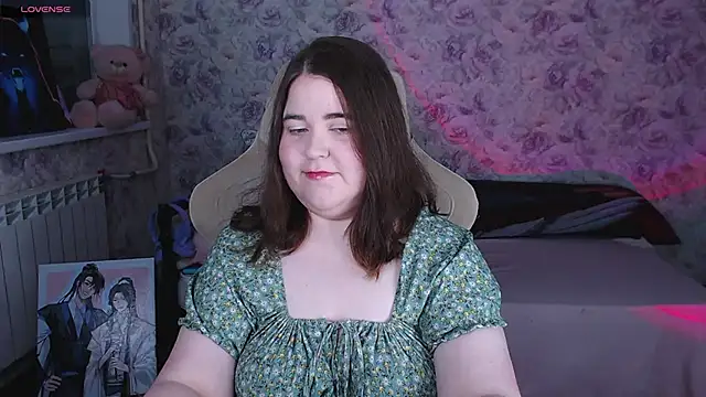 Estelle Hicks online show from June 4, 7:18 pm