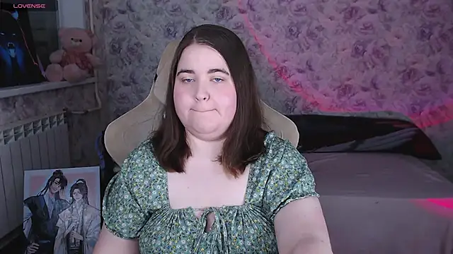Estelle Hicks online show from June 5, 7:09 pm