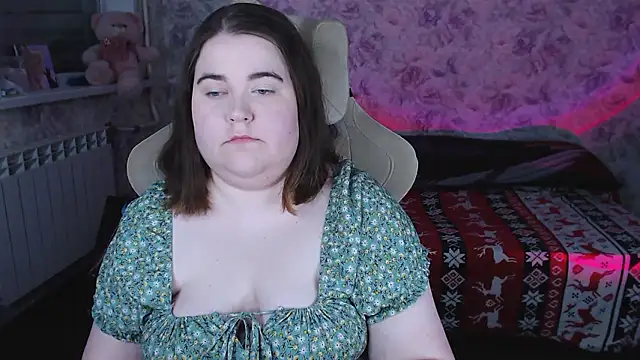 Estelle Hicks online show from March 8, 6:12 pm