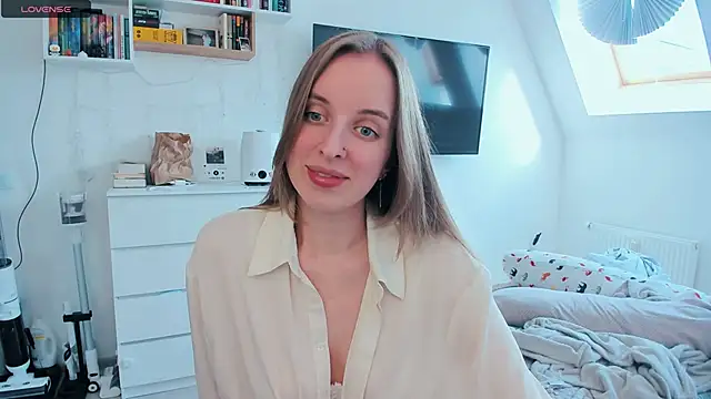 violet blue eyes online show from May 5, 1:25 pm