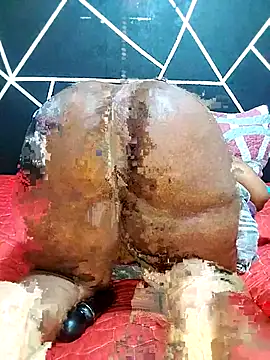 YummyChocolatexx2 online show from July 22, 6:03 am