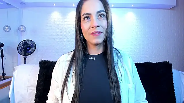 Snapshot of violet_scott chatting on October 3, 10:42 am violet scott online show from October 3, 10:42 am