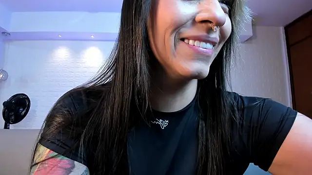 Snapshot of violet_scott chatting on October 13, 11:35 am violet scott online show from October 13, 11:35 am