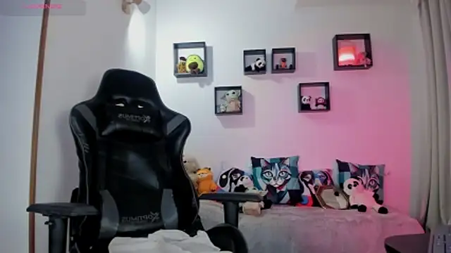 Biancastrongg online show from July 18, 4:16 am