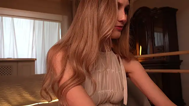 aurora nude online show from June 18, 7:21 am