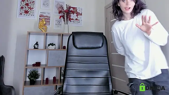 Alina Mills online show from August 2, 8:39 am