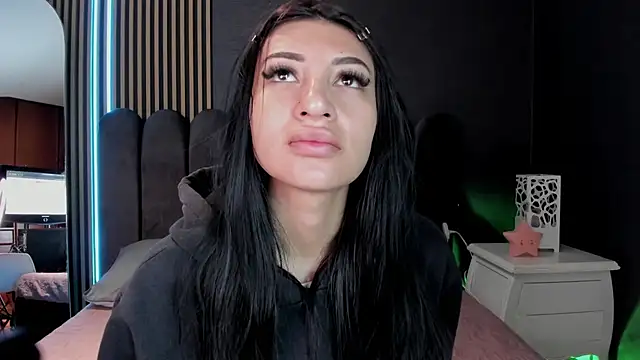 Nicolette ks  online show from June 19, 5:00 am