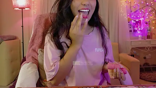 AllisonCatUwU online show from August 5, 3:07 pm