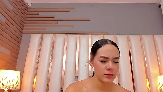 EmmyCruzZ online show from June 4, 7:18 pm