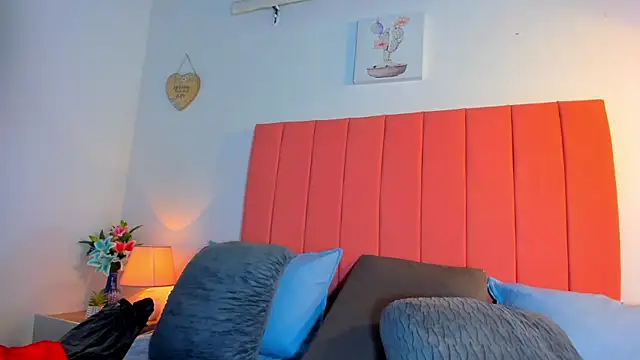 Snapshot of valen_rose0 chatting on October 20, 12:08 pm valen rose0 online show from October 20, 12:08 pm