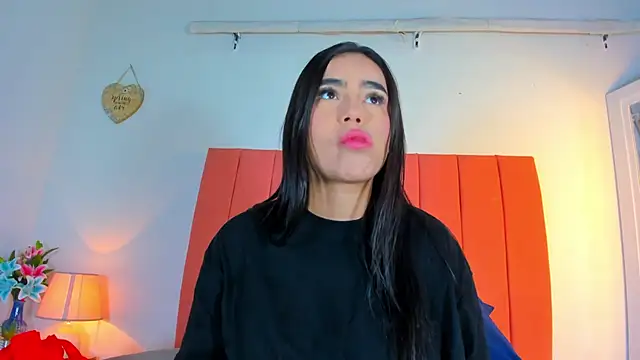 Snapshot of valen_rose0 chatting on October 12, 12:07 pm valen rose0 online show from October 12, 12:07 pm