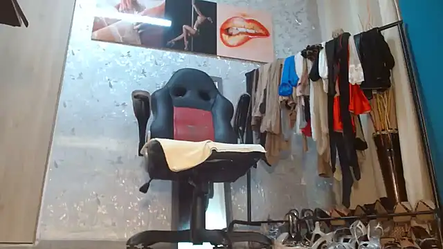 Samantabrown  online show from June 13, 11:07 am