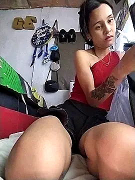 The-quee22 online show from December 16, 5:35 am