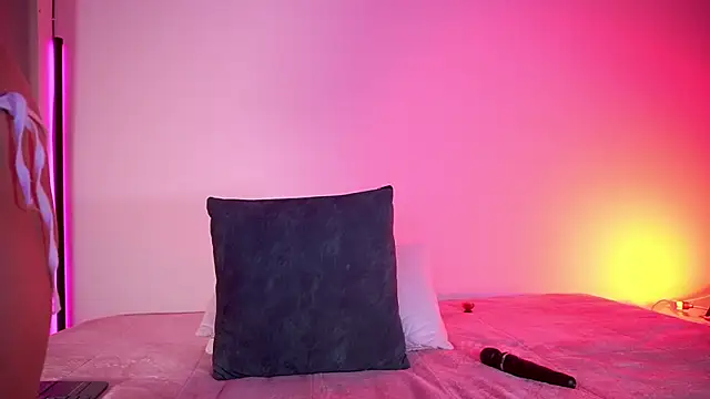petitevictoria online show from June 11, 2:33 am