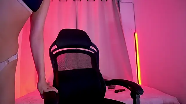 petitevictoria online show from July 15, 3:11 am