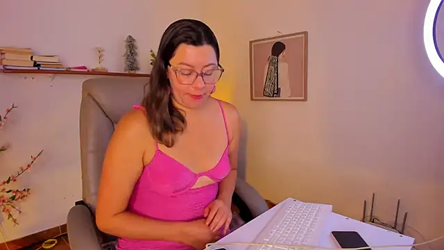 Chanelll Taylorr  online show from July 18, 1:24 pm