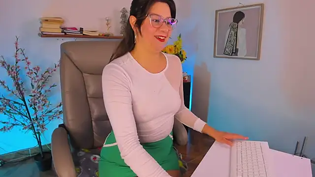 Chanelll Taylorr  online show from July 5, 9:04 am