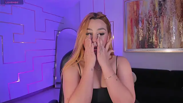 SamanthaKlein  online show from March 18, 3:22 am