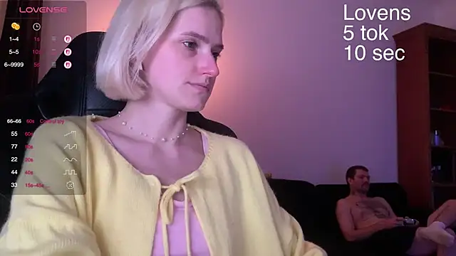 Snapshot of Sexy_Sweets chatting on September 21, 8:07 pm Sexy Sweets online show from September 21, 8:07 pm
