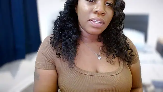 Snapshot of selena42 chatting on September 27, 3:25 am selena42 online show from September 27, 3:25 am