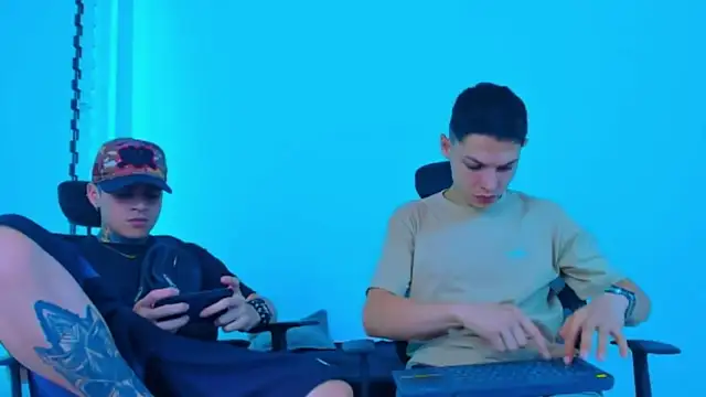 HOT boy2025 online show from November 8, 12:48 am