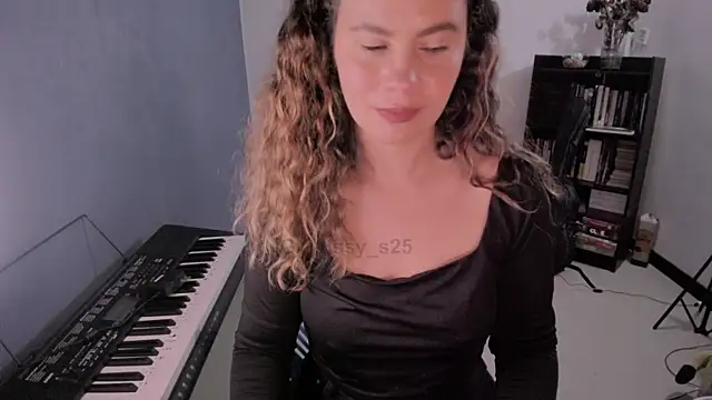 gigi stephans online show from July 15, 2:27 am